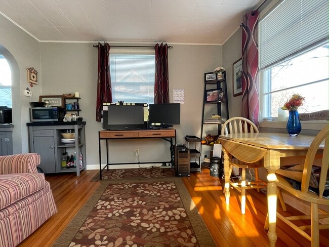 Building Photo - 1 Bed, 1 Bath Home on Silver Lake Available For Rent