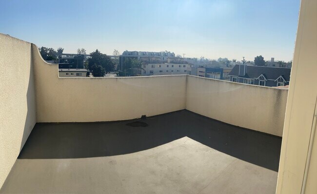 private roof deck - 2470 Corinth Ave