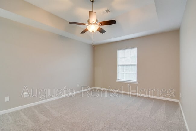 Building Photo - 525 Edgecliff Ln