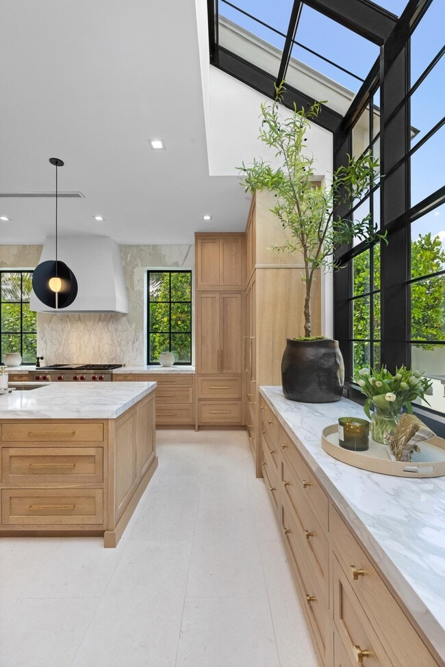 Building Photo - 734 S Ocean Blvd