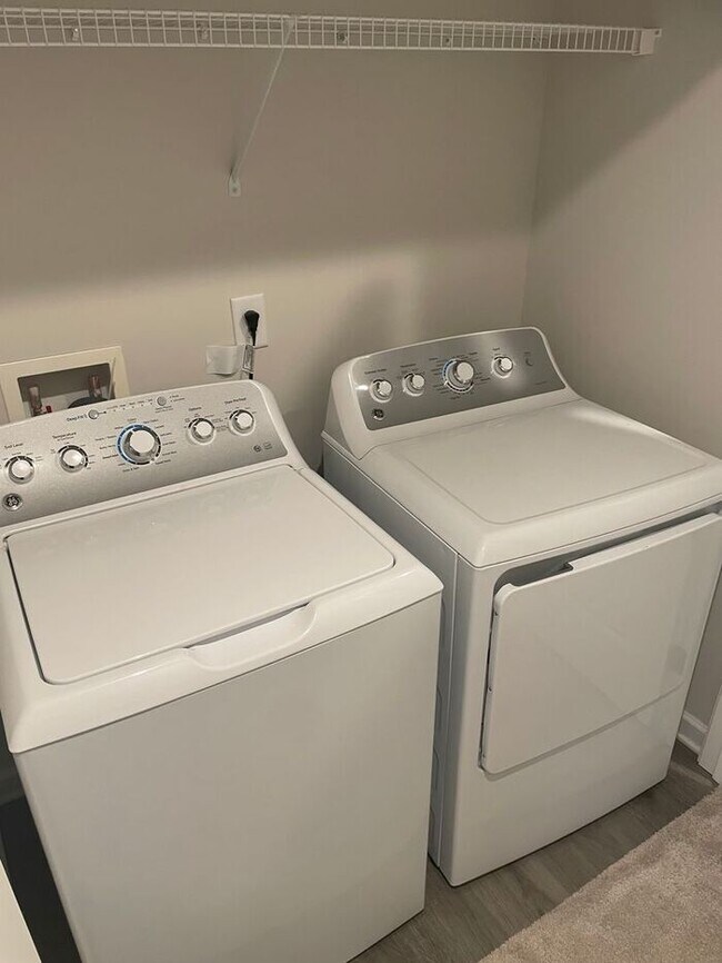 Building Photo - Stunning 3BR 3BA Home w/ Private Patio • Full Appliance Suite • Wooded-View Patio in Nashville