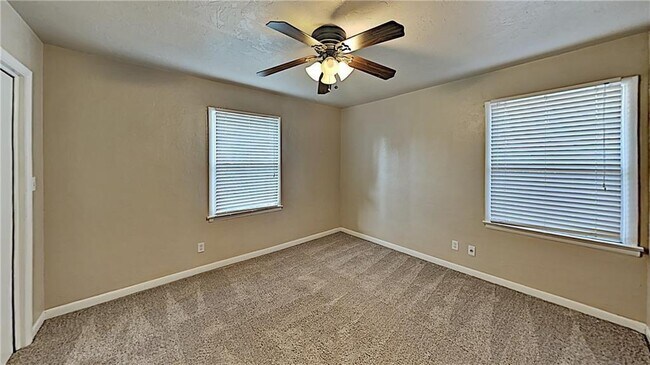 Building Photo - 2640 Manchester Dr