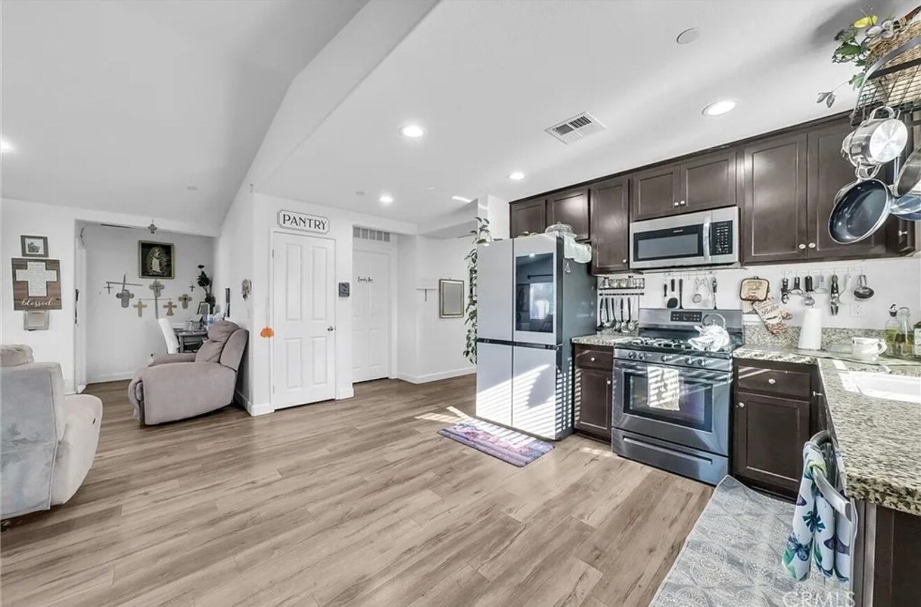 Building Photo - 29427 Linden Pl