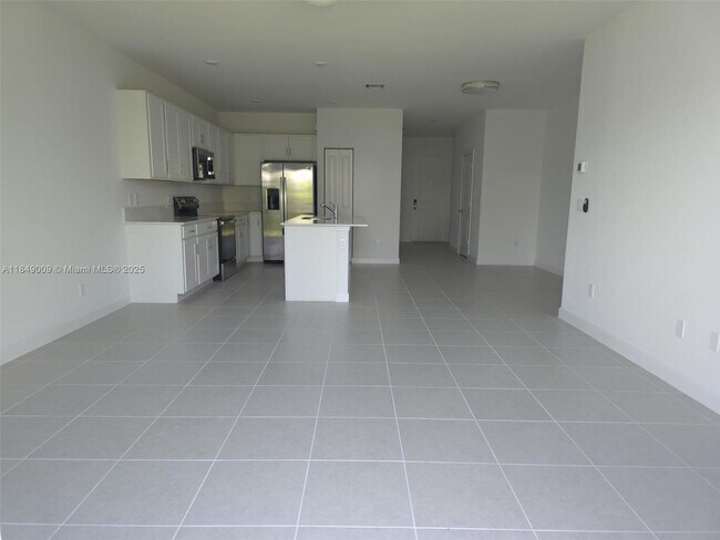 Building Photo - 321 SE Crossoak Ln