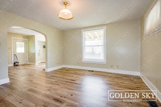 Building Photo - 1417 W Memorial Dr