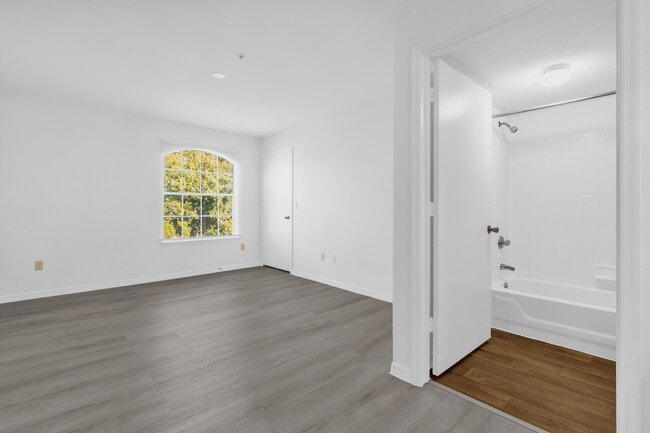 Building Photo - 7360 Westpointe Blvd