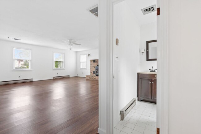 Building Photo - 3605 Weiss Ln