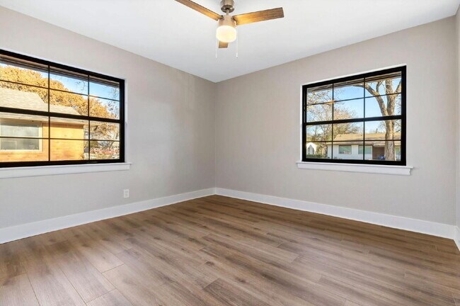 Building Photo - "Fully Remodeled 3-Bedroom Oasis with 2.5 ...