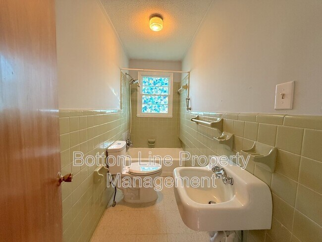 Building Photo - 2802 Filbert Hwy