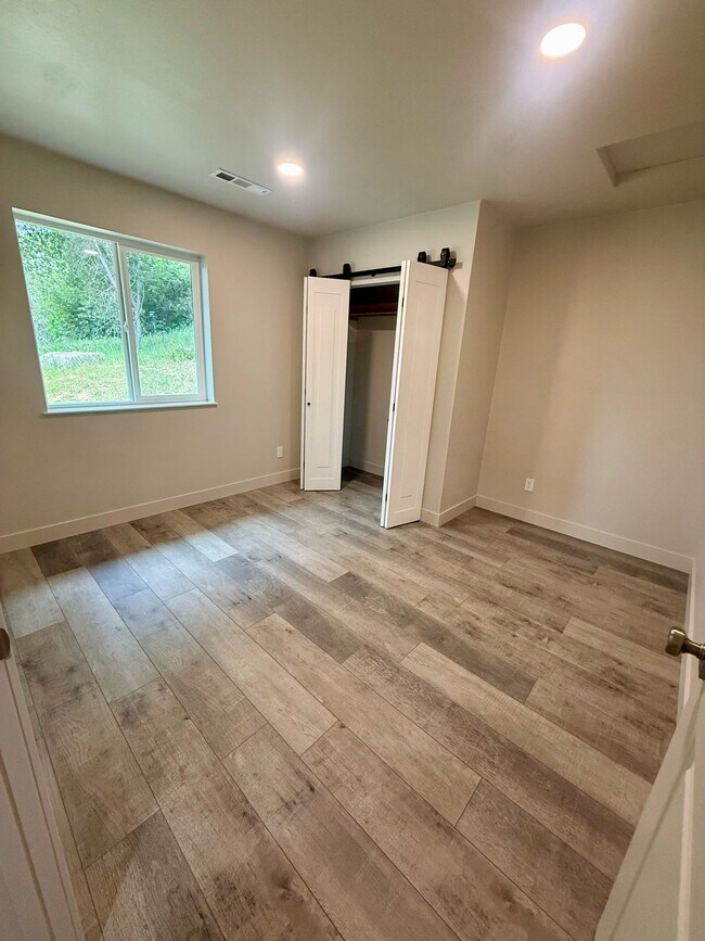 Building Photo - 16083 Indian Springs Ranch Rd