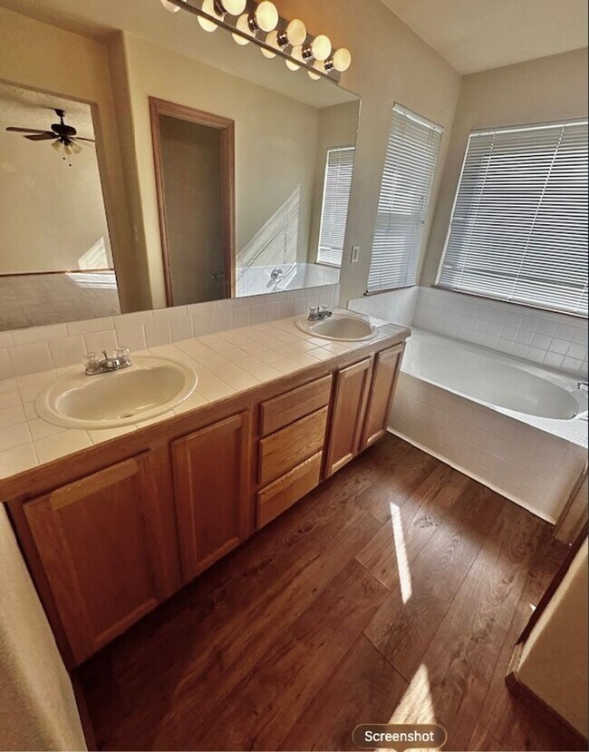 Building Photo - 5 Bedroom home on Fairweather for Rent!