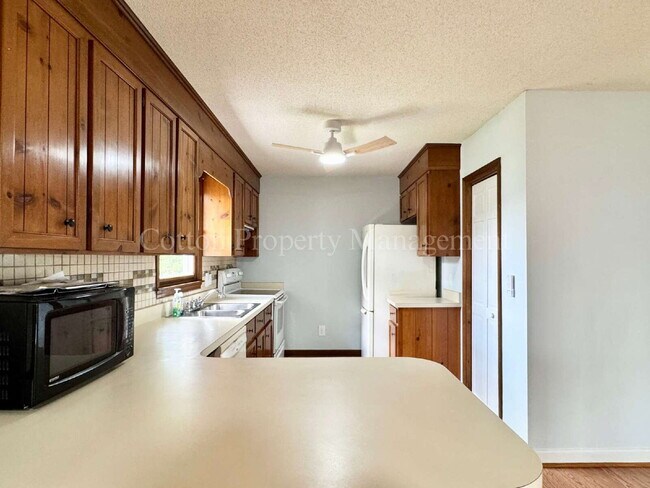 Building Photo - 307 Abbey Ln