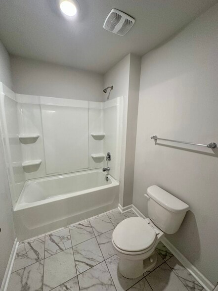 Building Photo - 304 Greymoor Ln