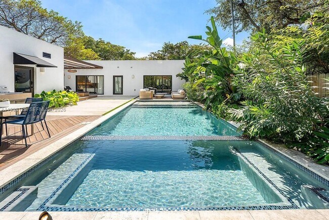 Building Photo - 445 NE 76th St