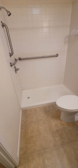 Building Photo - 1908 Heather Lea Dr