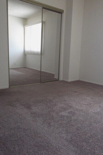 Building Photo - 800 E Rte 66