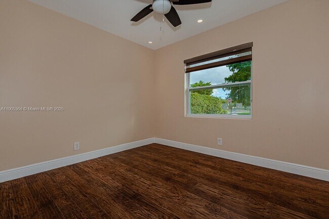 Building Photo - 401 SW 76th Terrace