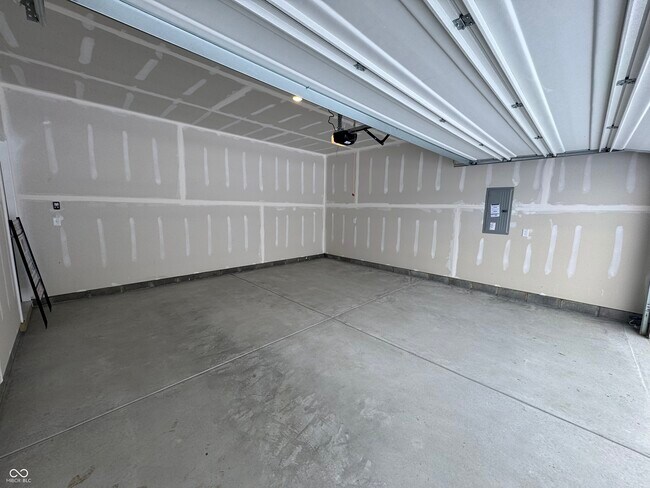 Building Photo - 2945 Grand Rdg Dr