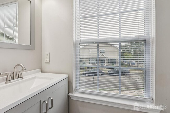 Building Photo - 121 Giera Ct