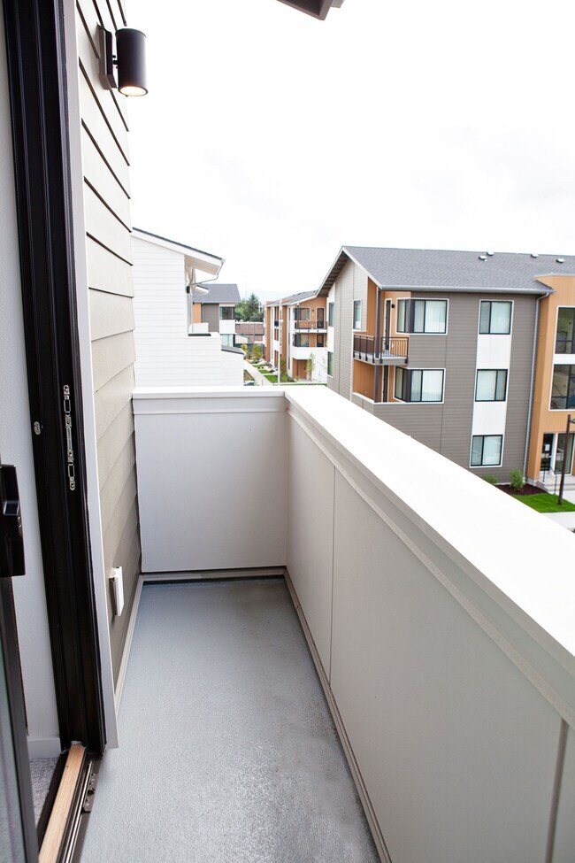 Country Crossroads 955 W 17th St Junction City OR 97448 Apartment Finder