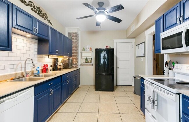 Building Photo - 3350 Jena St