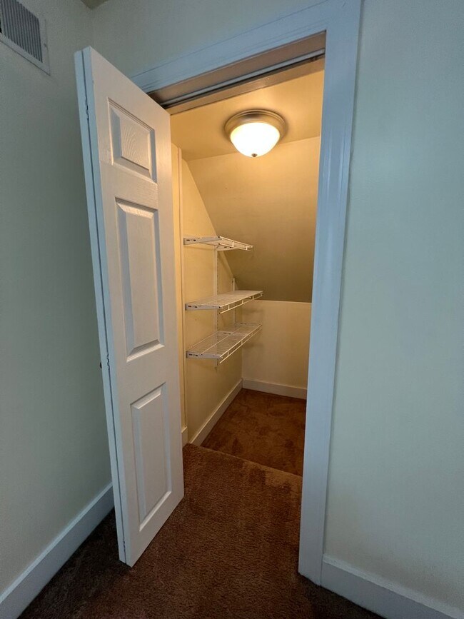Building Photo - 3 Bedroom Home for Rent
