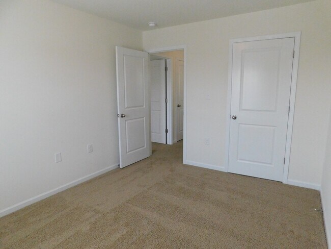 Building Photo - Brand New! 4 bed, 2.5 bath