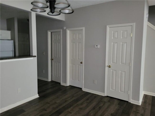 Building Photo - 7620 Creekside Ln