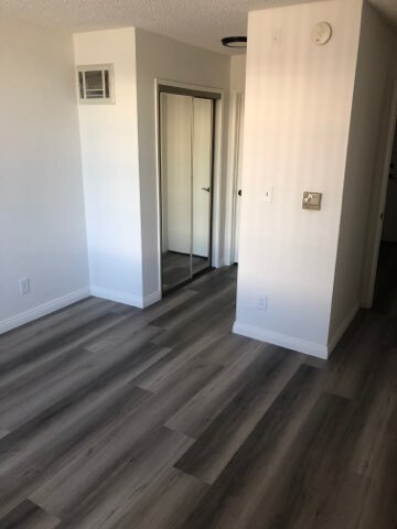 Building Photo - 11211 Greenlawn Ave