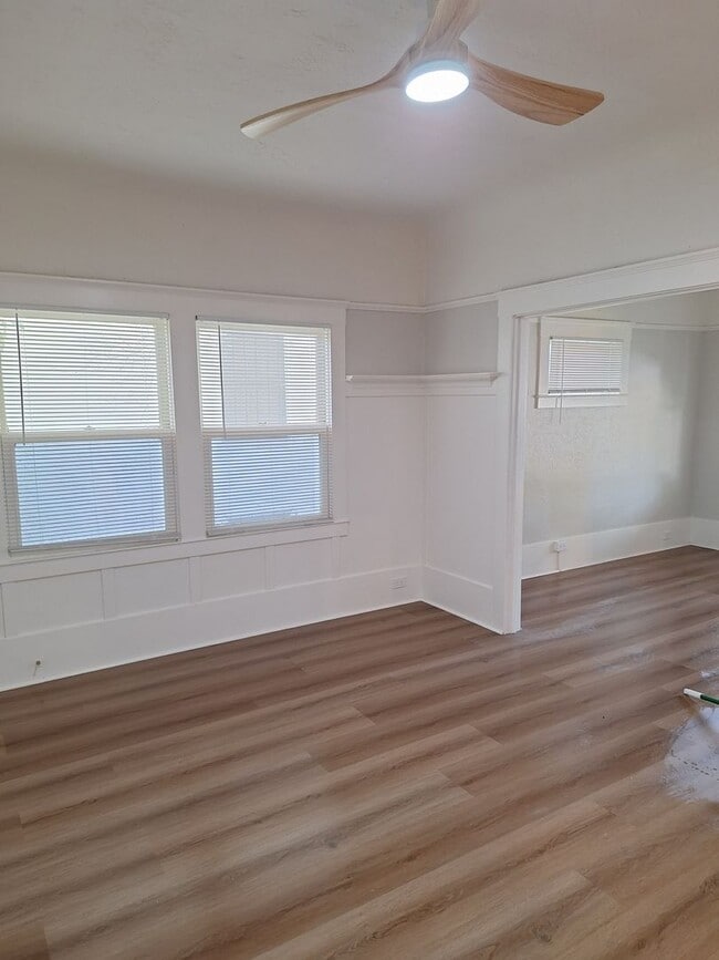 Building Photo - **Incredible 2 Bedroom, 1.5 Bath Home with a Fun Bonus Room!** Don’t miss out on this fantastic o...