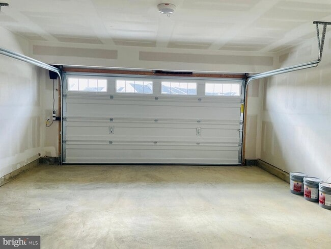 Building Photo - 202 Thompson Dr