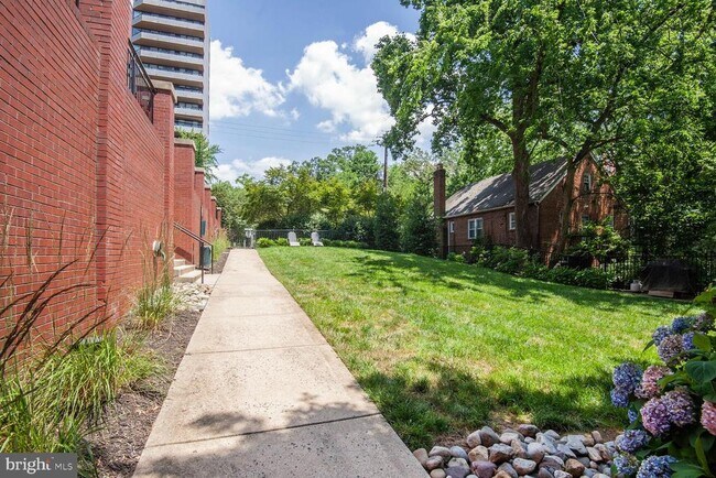 Building Photo - 1600 Clarendon Blvd