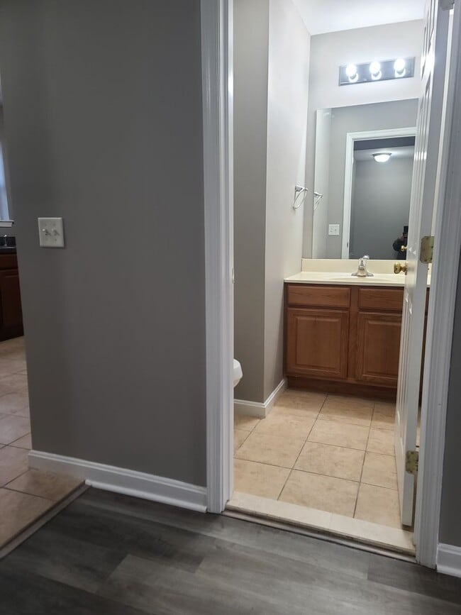 Building Photo - 3 bedroom,  2 1/2 bath town home in Waynesboro PA