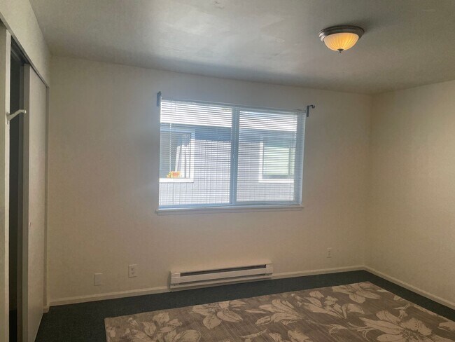 Building Photo - 32-4662
