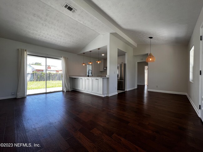 Building Photo - 451 Whiting Ln