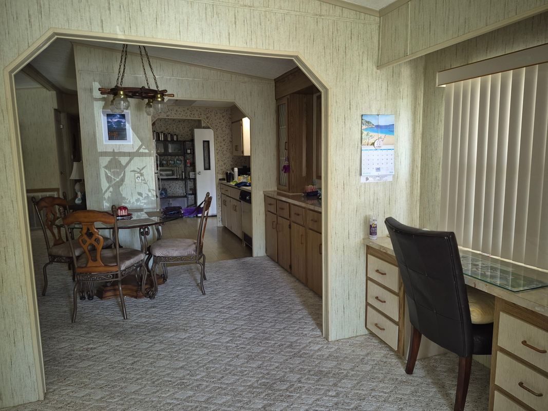 Building Photo - 904 Redbud Rd