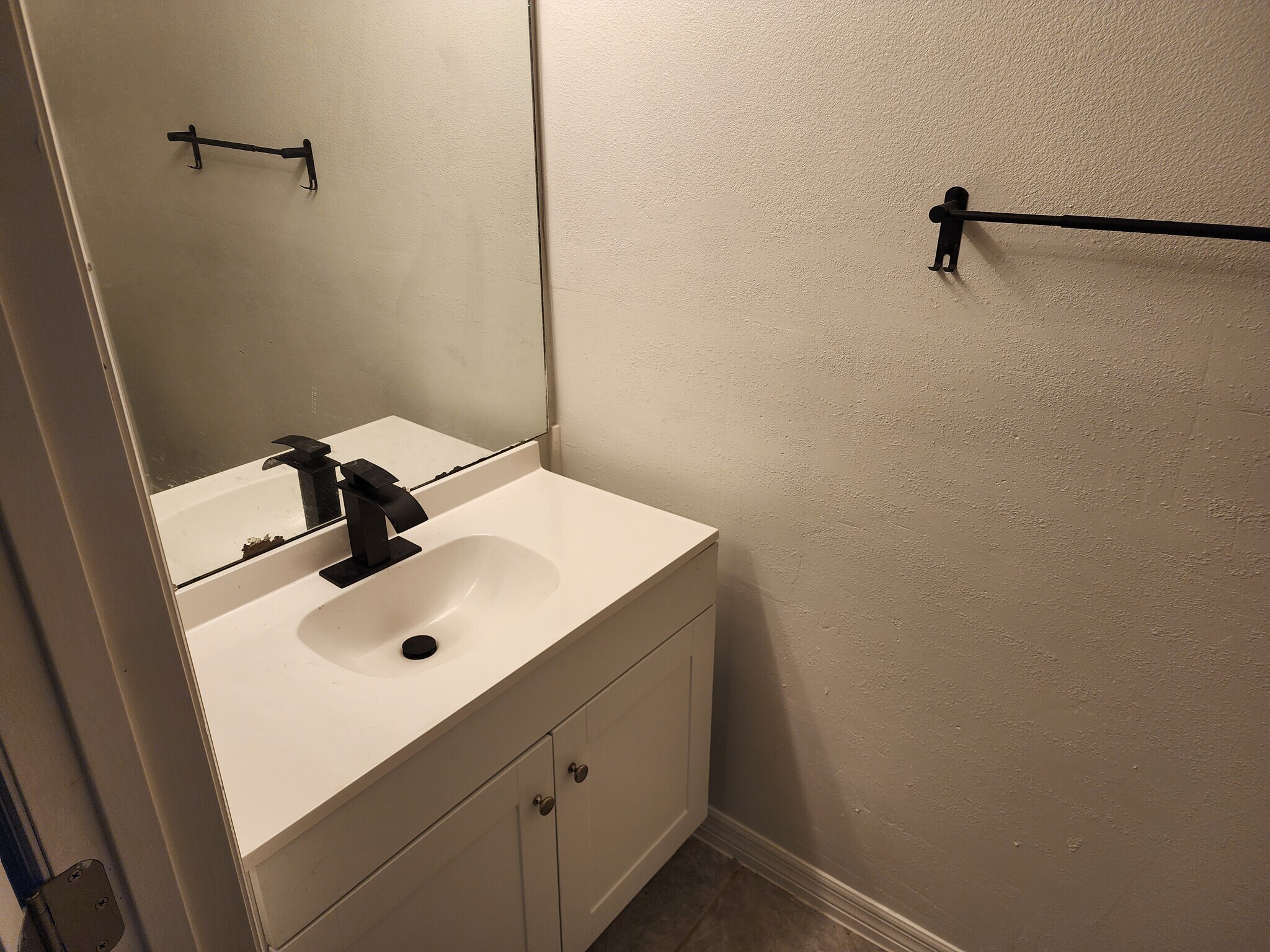 Building Photo - 3001 S Pines Dr