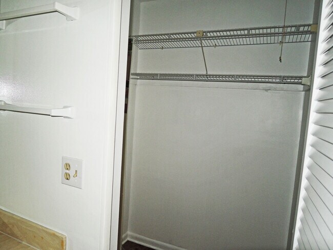 Building Photo - 322 Colony Ln