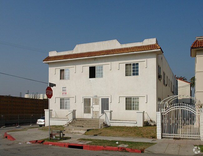 Building Photo - 1003 N New Hampshire Ave