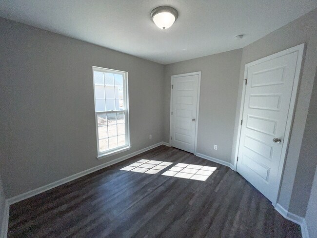 Building Photo - 354 S Bridgeport Dr