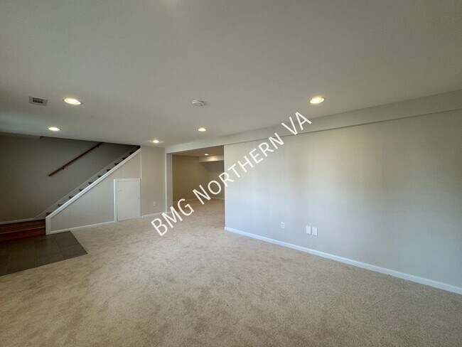 Building Photo - 1109 Hillcrest Dr SW