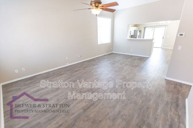 Building Photo - 10117 E Obispo Ave