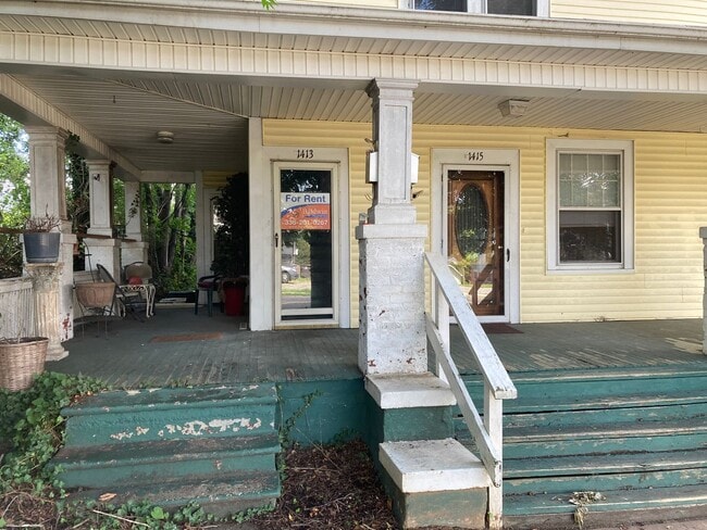Building Photo - 1Bedroom/ 1 Bath Apartment on Fourth St.