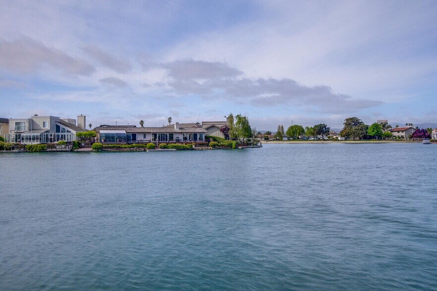 Building Photo - 255 Shearwater Is