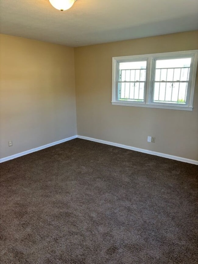 Building Photo - Charming Home You’ll Love Coming Home To.