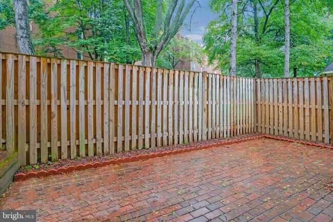 Building Photo - 14 S Manchester St