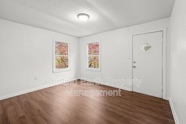 Building Photo - 2113 Rambow Ave SW