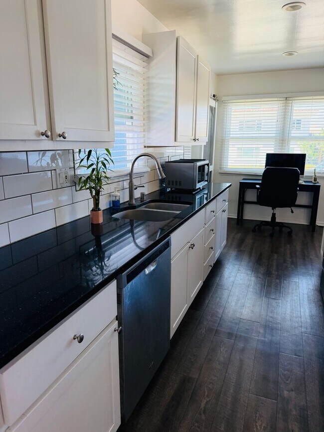 Building Photo - Amazing Cottage Style Home with Ocean Views Only Steps to the Beach in South Redondo!