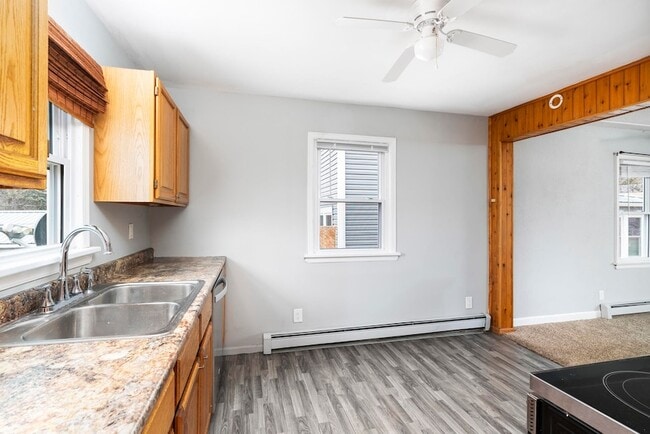 Building Photo - 5116 Ivanhoe St