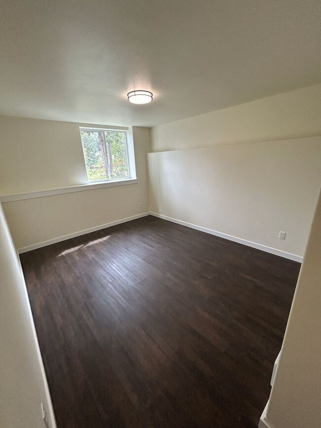 Building Photo - 131 Clothier Ln